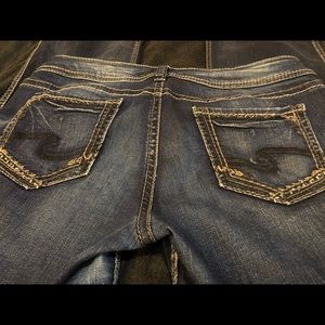 Silver Women's Dark Suki Mid Slim Boot Cut Jeans